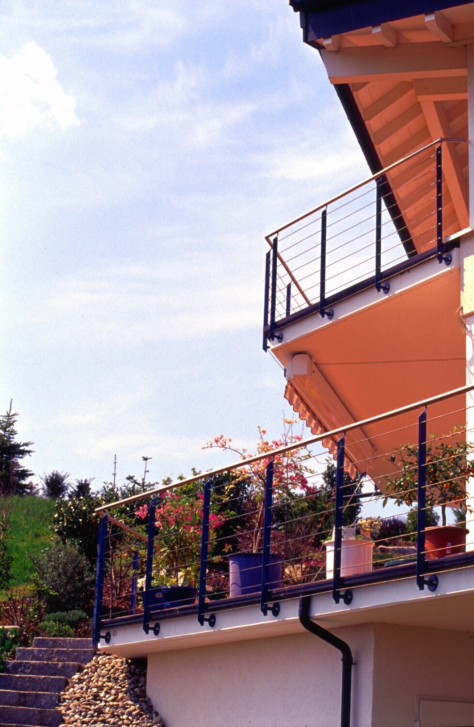 Drahtseile als Längenware zur Fassadenbegrünung von INOX Drahtseile